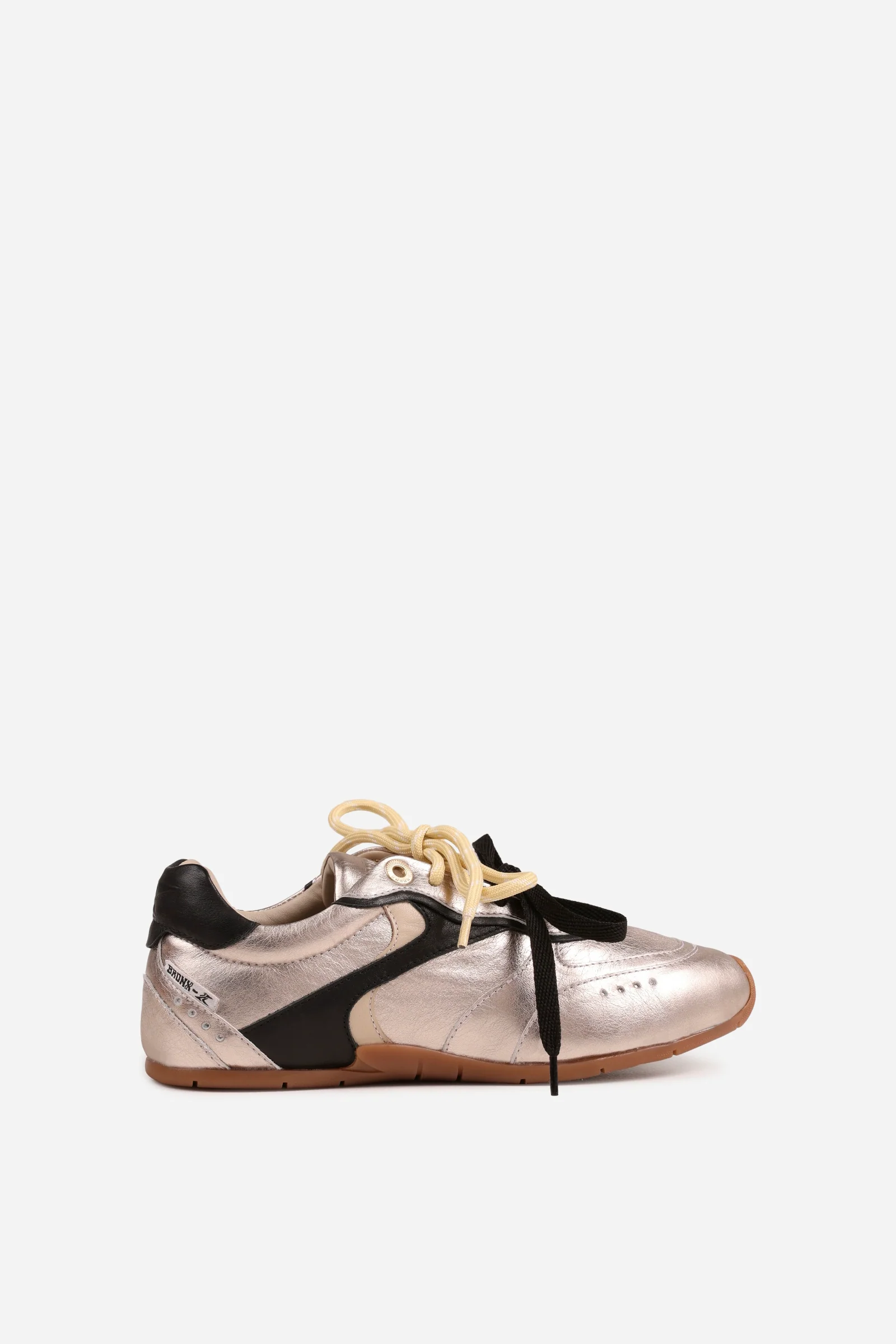 Myr-aa | champagne/black/oatmilk